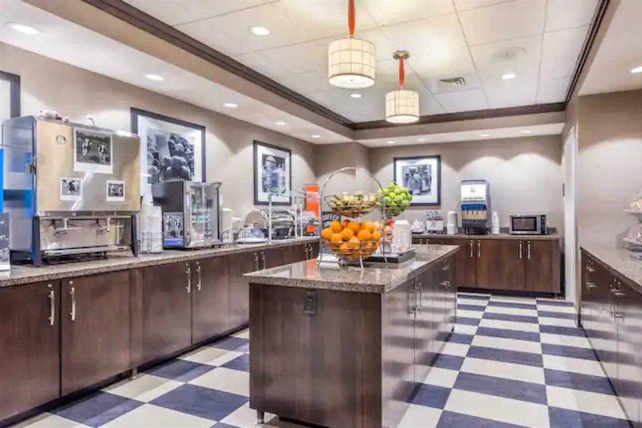 Hampton Inn & Suites Madison Downtown מראה חיצוני תמונה