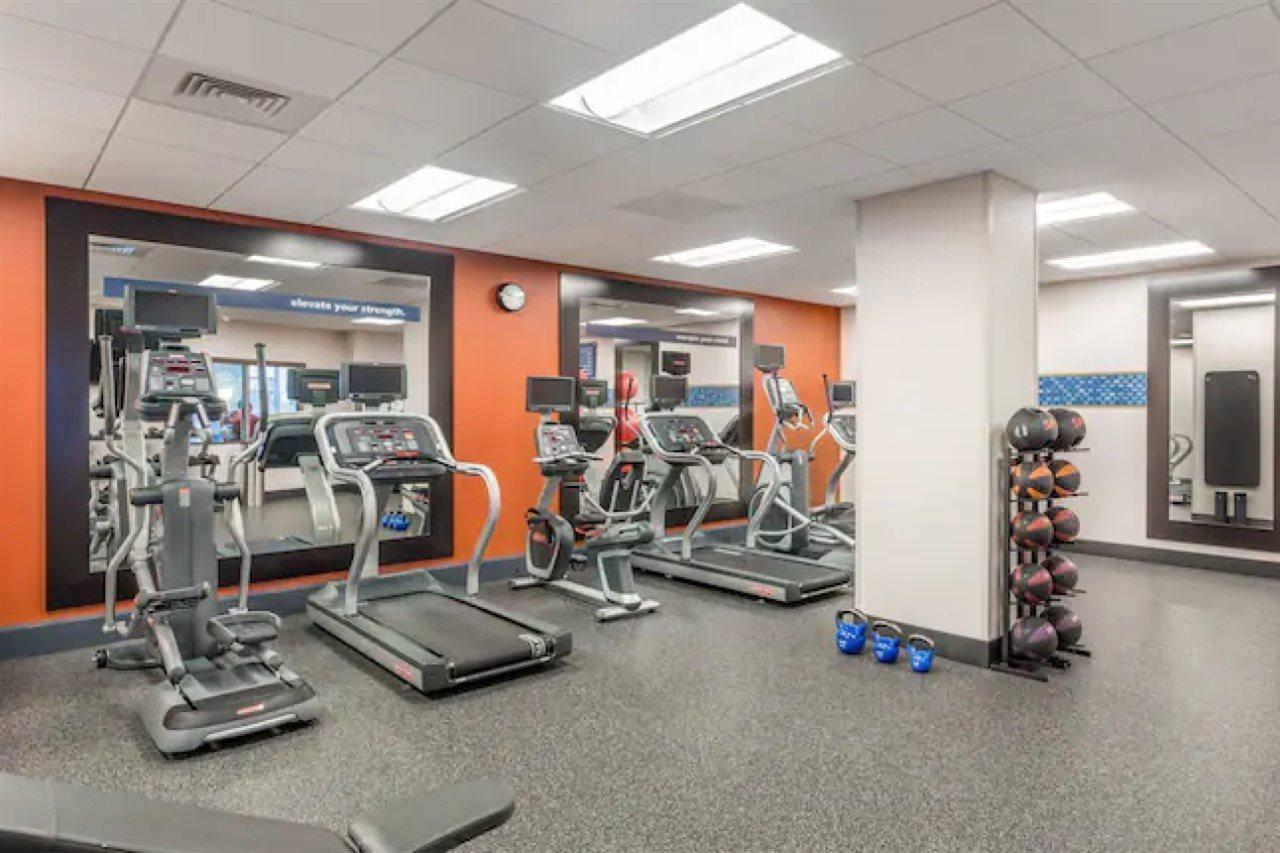 Hampton Inn & Suites Madison Downtown מראה חיצוני תמונה
