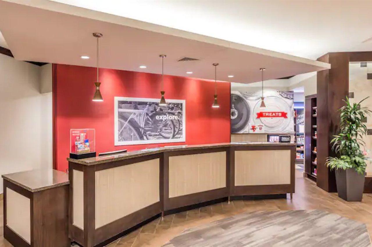 Hampton Inn & Suites Madison Downtown מראה חיצוני תמונה