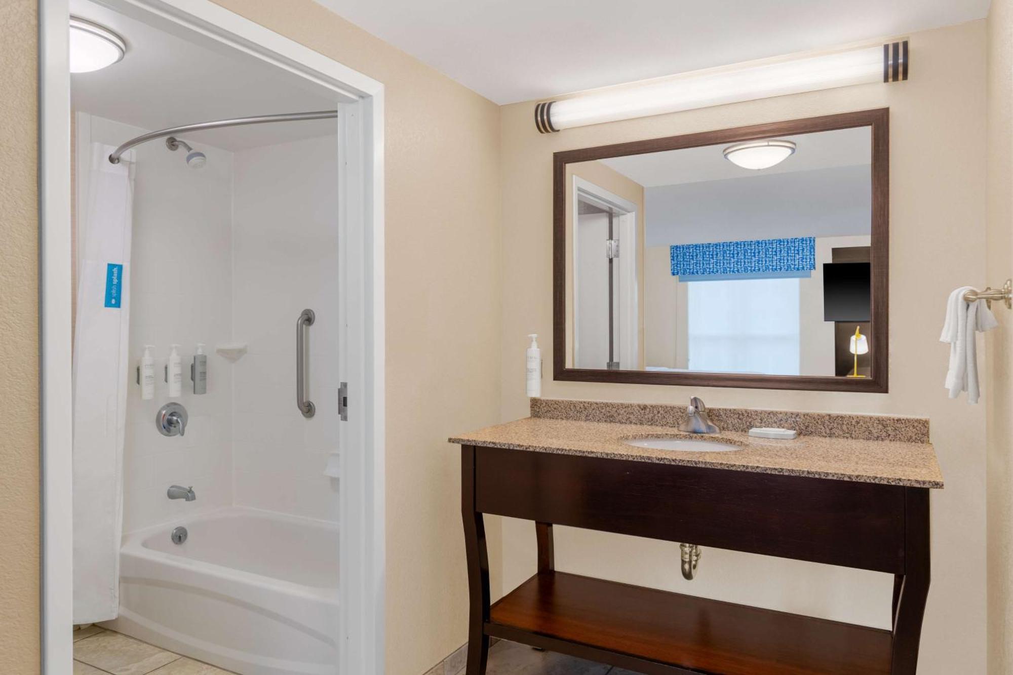 Hampton Inn & Suites Madison Downtown מראה חיצוני תמונה