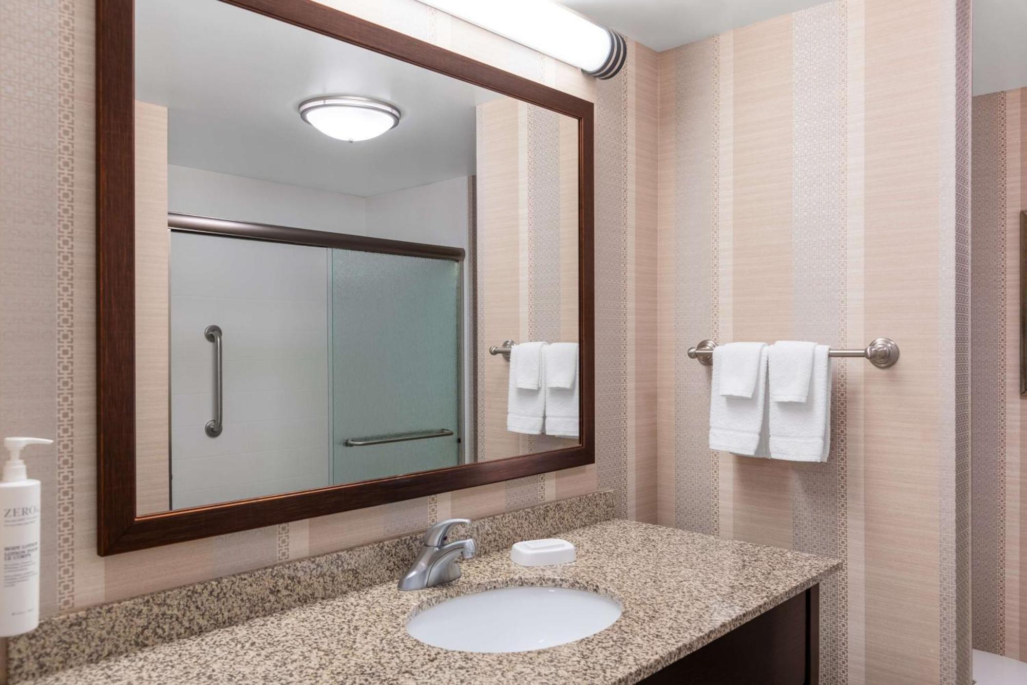 Hampton Inn & Suites Madison Downtown מראה חיצוני תמונה